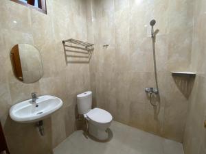 Kylpyhuone majoituspaikassa nDalem Abhirama