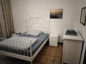 Ένα ή περισσότερα κρεβάτια σε δωμάτιο στο Ferien und Monteur Wohnung Bildchenstrasse