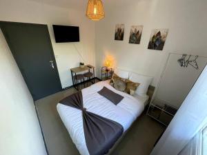 Ένα ή περισσότερα κρεβάτια σε δωμάτιο στο Appartement T4 Cosi: TV Netflix Parking