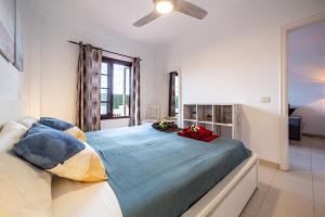 Postel nebo postele na pokoji v ubytování Gaviota Real en Balcon del Mar + 25 fotografií