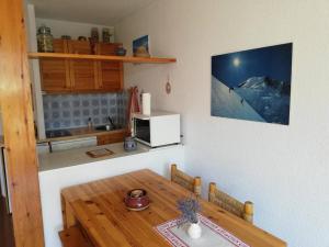 Köök või kööginurk majutusasutuses Studio centre Sauze avec Balcon G Chaume A 125