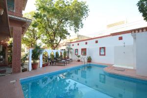 Bazén v ubytování Jaipur Vintage House nebo v jeho okolí