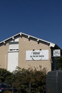 Fotografie z fotogalerie ubytování Hôtel Au Val De Saône Free Parking v destinaci Sathonay-Camp