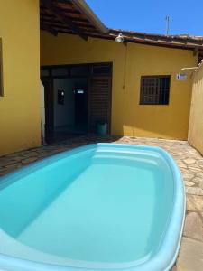 a swimming pool in front of a house at Casa para alugar in Guarujá