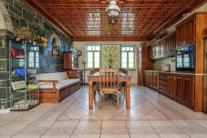 a large kitchen with a table and a couch at Timfea Chalet in Tsepelovo