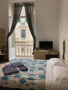 เตียงในห้องที่ Guest House Roma