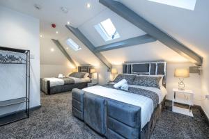 a bedroom with a large bed and a tv at *F4GH for your most relaxed & Cosy stay + Free Parking + Free Fast WiFi * in Bramley