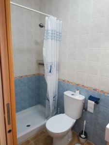 Koupelna v ubytování Top Floor Apartment Beachhouse, Beautiful sea view, on the beach!