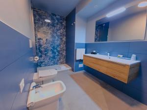 Ванна кімната в Navona Colors Hotel