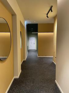 an empty hallway with a mirror and a door at Haus Karlich in Trausdorf an der Wulka