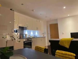 a kitchen with a table and a dining room at 2 Bedrooms Apartment In RG Centre in Reading