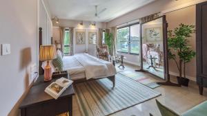 Ένα ή περισσότερα κρεβάτια σε δωμάτιο στο Ivory Castle Luxury 5BHK with Private pool By StayMonkey +42 φωτογραφίες