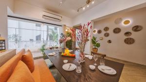 Χώρος καθιστικού στο Ivory Castle Luxury 5BHK with Private pool By StayMonkey