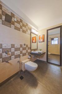 Ένα μπάνιο στο Ivory Castle Luxury 5BHK with Private pool By StayMonkey