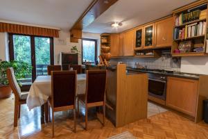 Kuchyň nebo kuchyňský kout v ubytování Apartment Satya