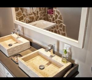 Koupelna v ubytování Villa les Deux Cypres + 12 fotografií