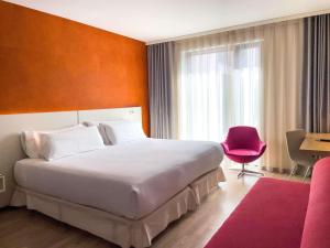 Uma cama ou camas num quarto em Barceló Hamburg