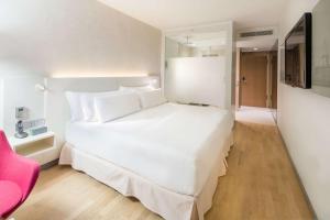Postel nebo postele na pokoji v ubytování Barceló Hamburg