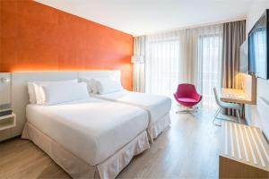 Uma cama ou camas num quarto em Barceló Hamburg
