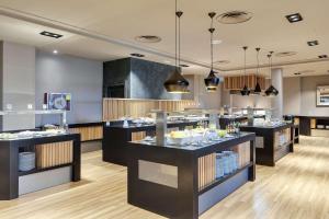 Makanan di atau berdekatan hotel