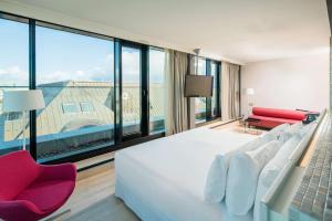 Uma cama ou camas num quarto em Barceló Hamburg