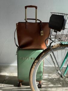a bike with a suitcase on the back at B&B Montancourt-Middelburg in Middelburg