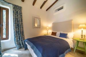 Postel nebo postele na pokoji v ubytování Stunning Front Line Golf Villa - La Manga Club + 42 fotografií