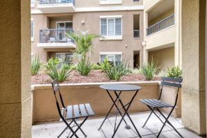 En balkong eller terrass på Playa Del Rey 2BR w Pool Gym nr Playa Beach LAX-844