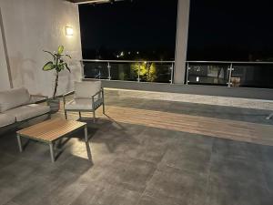 En balkon eller terrasse på DAS Penthouse Otopeni Airport