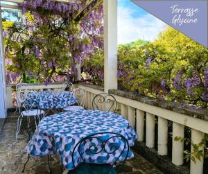 Ogród w obiekcie VILLA ANNEE 30 Rénovée ,Terrasse et Jardin