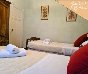Łóżko lub łóżka w pokoju w obiekcie VILLA ANNEE 30 Rénovée ,Terrasse et Jardin