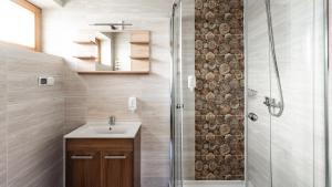 Ένα μπάνιο στο Aparthotel Delta Garden +54 φωτογραφίες