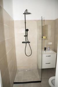 Ένα μπάνιο στο RRooms Smart Appartement