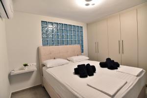 Postel nebo postele na pokoji v ubytování Good Vibes Suite