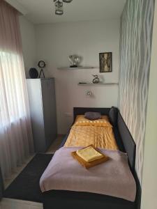 キシュバールダにあるVárda-Lakの毛布がかけられたベッドのある寝室 +23枚の写真