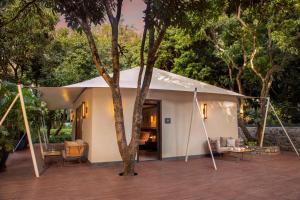Anand Kashi by the Ganges Rishikesh - IHCL Seleqtions外面的花园