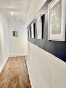 um corredor com fotografias na parede de um quarto em Park Broom Lodges - Caldew House - Eden House - Petteril House em Carlisle
