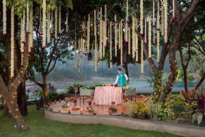 Anand Kashi by the Ganges Rishikesh - IHCL Seleqtions外面的花园
