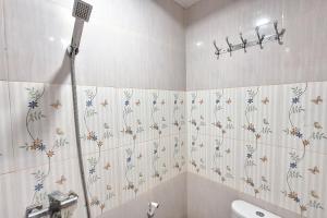 Koupelna v ubytování Hotel Jelita Mentawai Redpartner