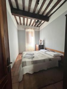 a bedroom with a large bed in a room at Locanda Del Duca in Gubbio