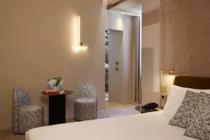 Postel nebo postele na pokoji v ubytování Borghese Contemporary Hotel
