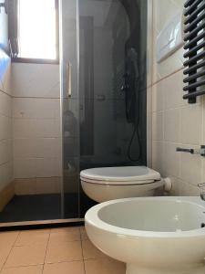 A bathroom at Room Mazzini