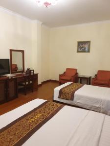 Giường trong phòng chung tại Ngọc Lan Hotel