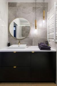 A bathroom at In Gold Apartment