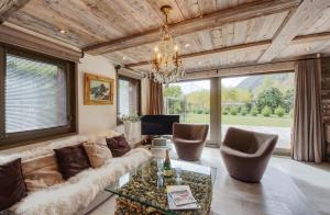 a living room with a couch and a table at Racca - Luxury chalet near ski lift in Chamonix
