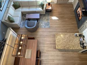 Area soggiorno di Bluegreen's StreamSide at Vail