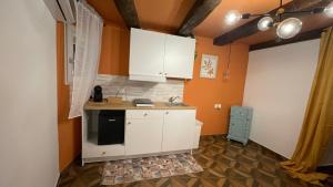 A kitchen or kitchenette at Santa Lucia Affittacamere