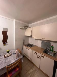 Kuchyň nebo kuchyňský kout v ubytování Appartement proche plage + 2 fotografie