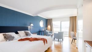 Postel nebo postele na pokoji v ubytování OCEANO Health Spa Hotel + 17 fotografií