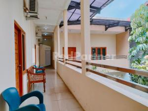 a room with a balcony in a house at Calida Hotel Mitra RedDoorz near Alun Alun Wonosari in Wonosari